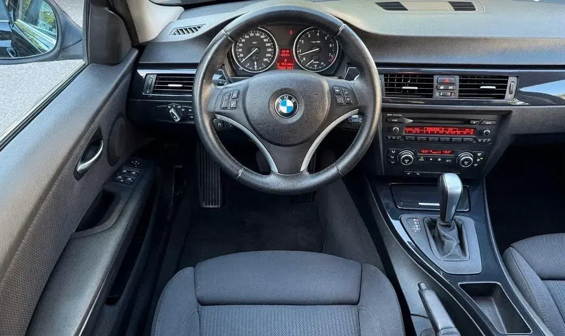 Gebraucht BMW 325 218 PS (160 kW) 2008 Schwarz Kombi