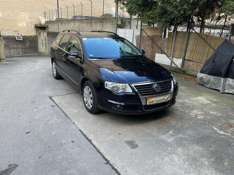 Deep black perleffekt Gebraucht 2011 VW Passat Comfortline Kombi | 4.990 € (Superpreis) - Bild 1/4