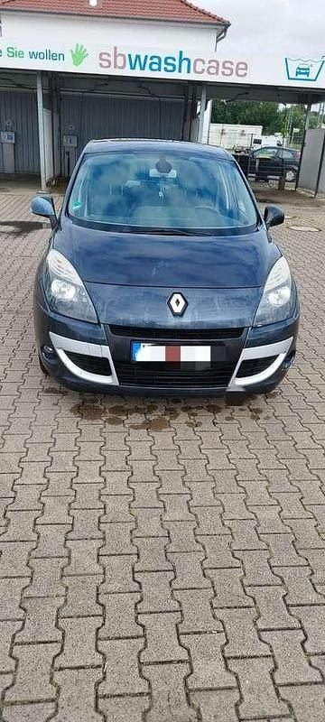 Grau Gebraucht 2011 Renault Scénic III Bose Edition Van / Kleinbus | 3.050 € (Fairer Preis) - Bild 1/4