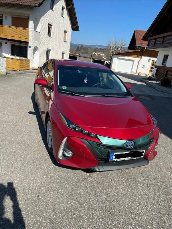 Rot Gebraucht 2017 Toyota Prius Comfort Kleinwagen | 15.700 € (Fairer Preis) - Bild 1/4