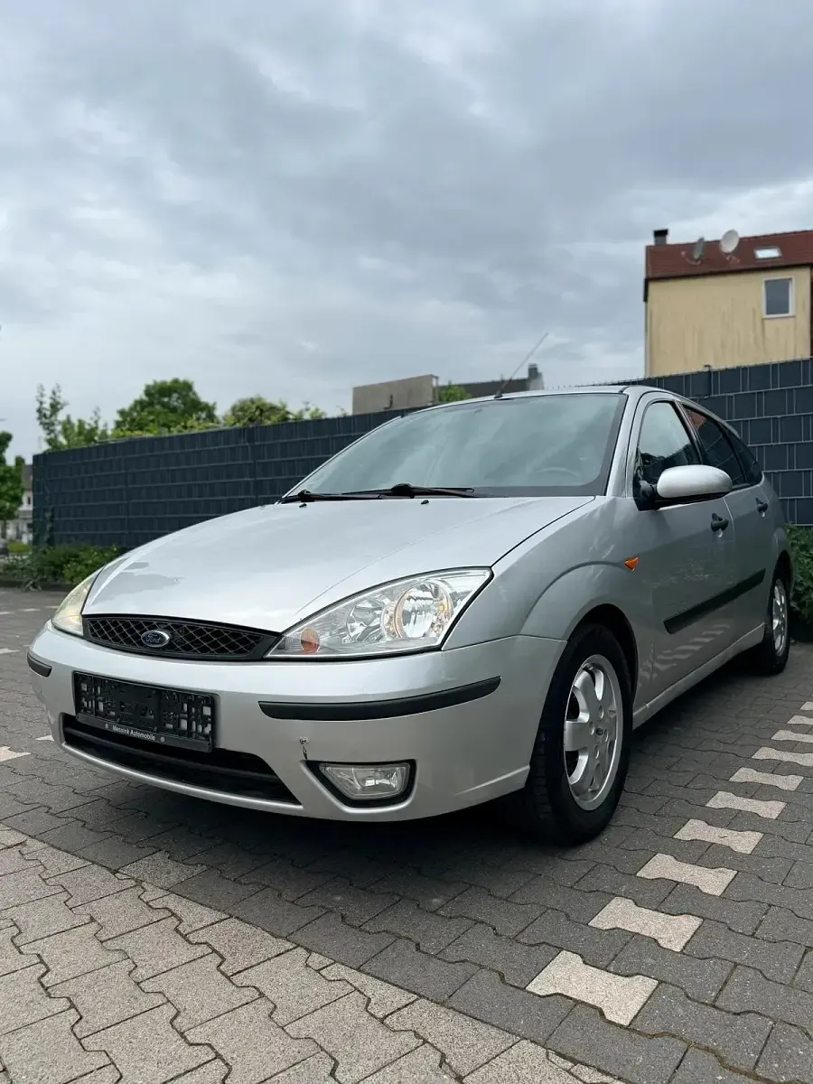 Brugt Ford Focus 101 HK (74 kW) 2003 Sølv Sedan