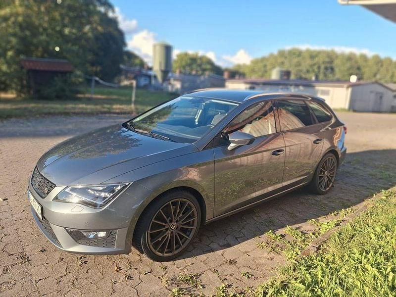 Grau Gebraucht 2015 Seat Leon ST FR Kombi | 10.000 € (Guter Preis) - Bild 1/4