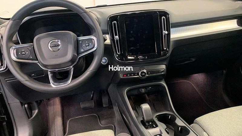 Second-hand Volvo XC40 Core 163 CP (119 kW) 2024 Negru SUV