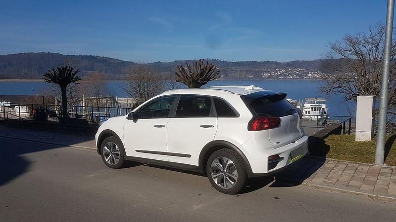Gebraucht Kia e-Niro Vision 100 kW (136 PS) 2022 Weiß SUV