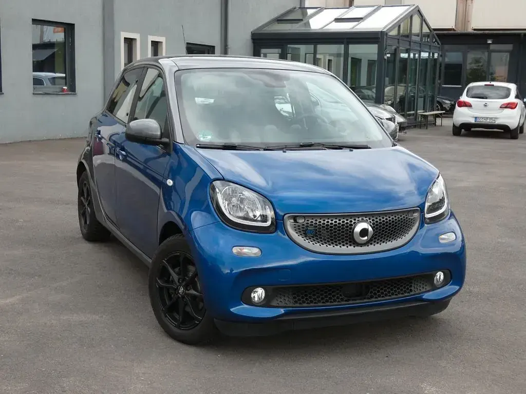 Usata Smart ForFour Electric Drive 60 kW (82 CV) 2019 Blu Berlina