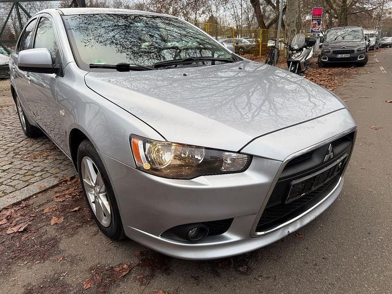Silber Gebraucht 2010 Mitsubishi Lancer Sportback Invite Limousine | 3.980 € (Fairer Preis) - Bild 1/4