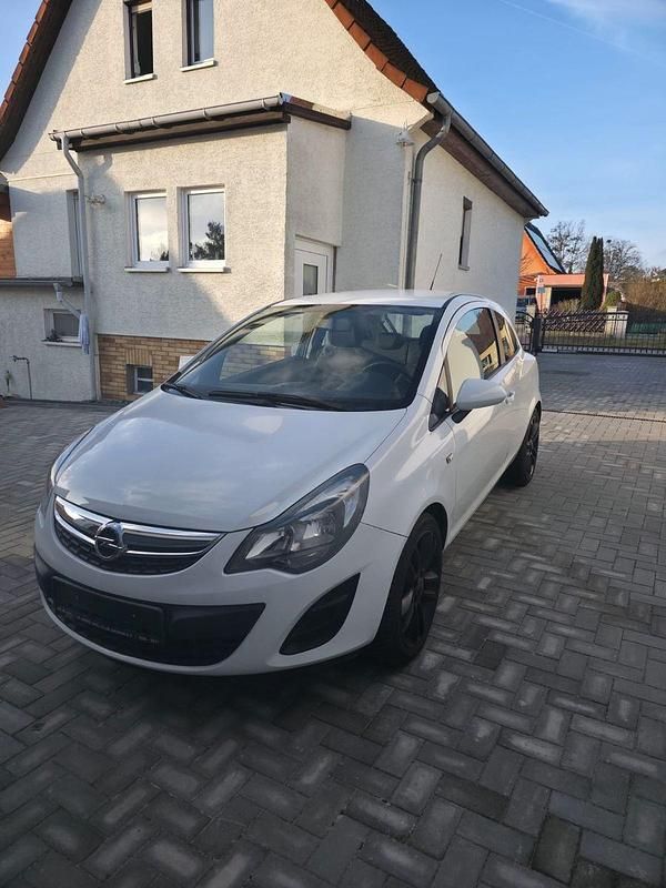 Używany Opel Corsa 69 KM (50 kW) 2014 Biały Hatchback