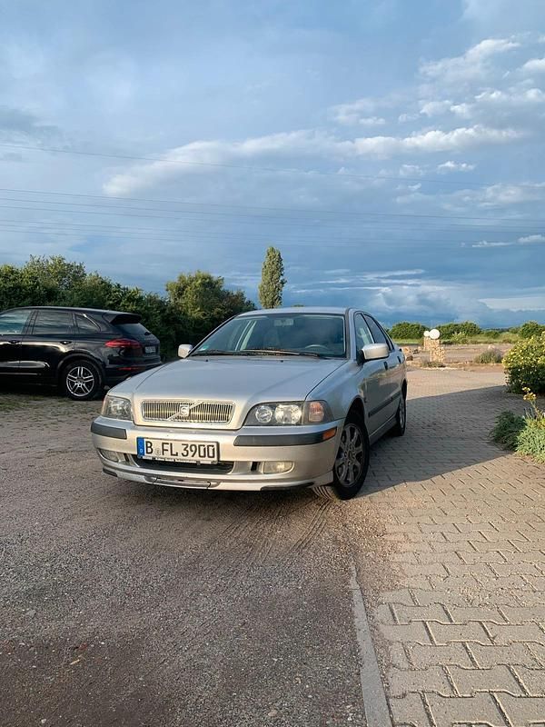 Silber Gebraucht 2000 Volvo S40 Limousine | 1.100 € (Guter Preis) - Bild 1/4