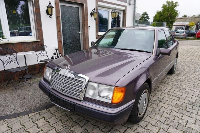 Gebraucht Mercedes E230 132 PS (97 kW) 1992 Braun Limousine