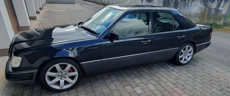 Gebraucht Mercedes 300 113 PS (83 kW) 1992 Schwarz Limousine