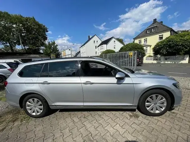 Gebraucht VW Passat 150 PS (110 kW) 2020 Silber Limousine