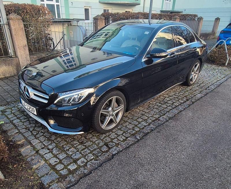 Schwarz Gebraucht 2016 Mercedes C200 Limousine | 18.500 € (Fairer Preis) - Bild 1/4