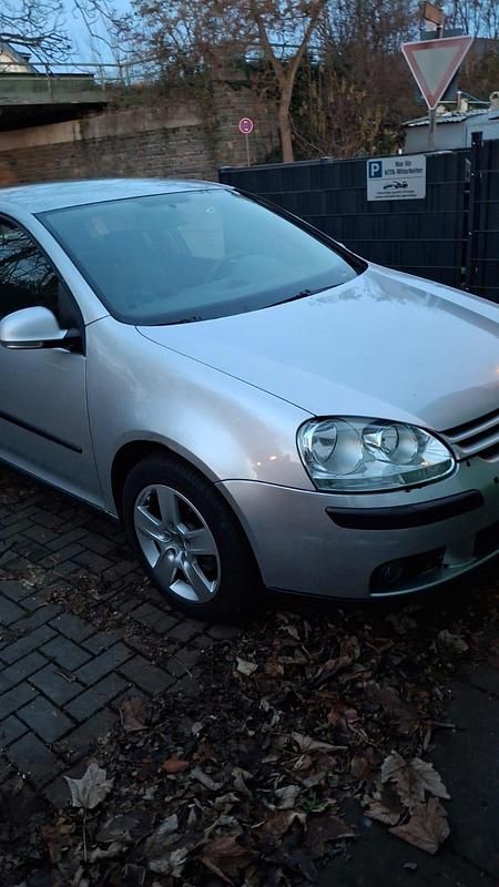 Silber Gebraucht 2005 VW Golf IV Kleinwagen | 1.200 € (Superpreis) - Bild 1/4