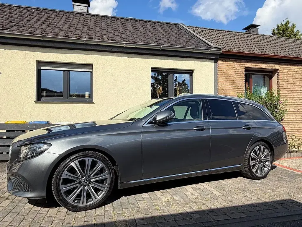 Gebraucht Mercedes E300 245 PS (180 kW) 2018 Grau Kombi