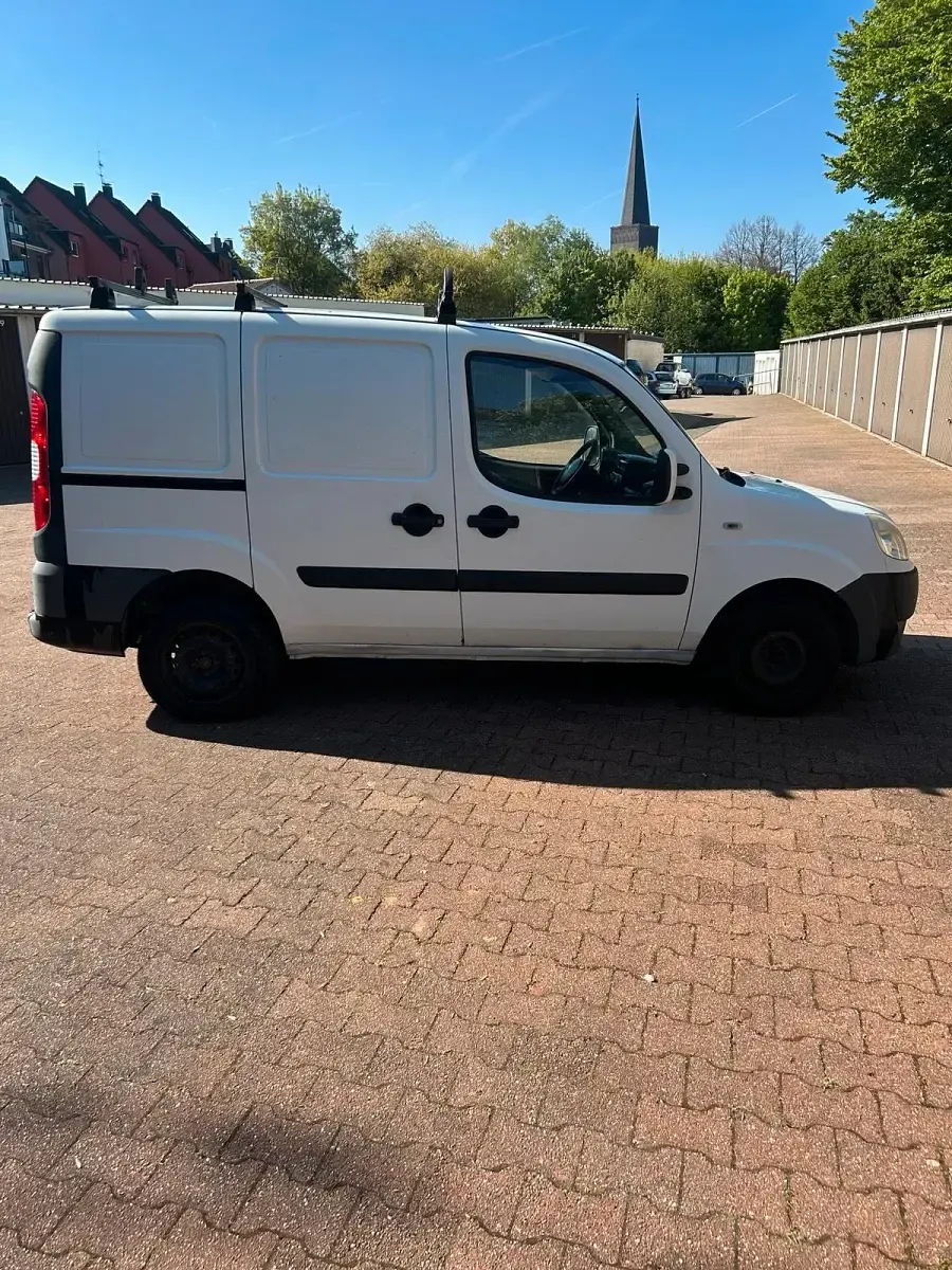 Gebraucht Fiat Doblò 100 PS (73 kW) 2009 Weiß Van / Kleinbus