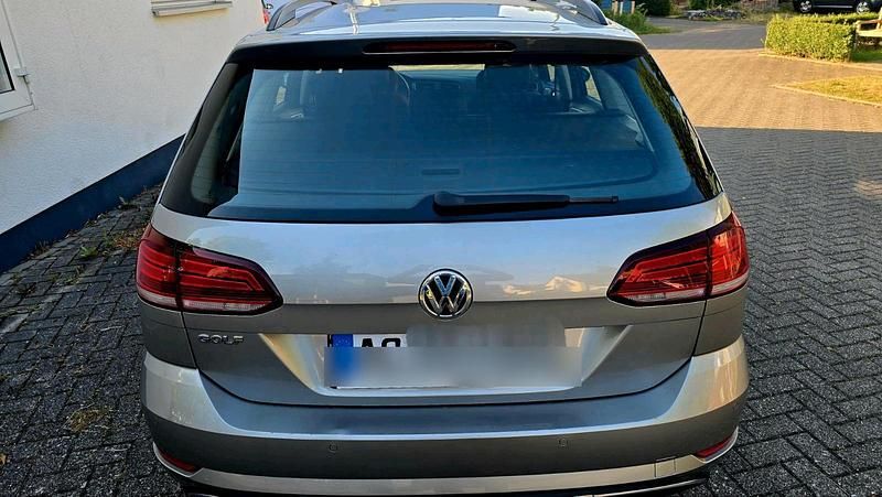 Beige Gebraucht 2019 VW Golf VII Kombi | 11.888 € (Superpreis) - Bild 1/4