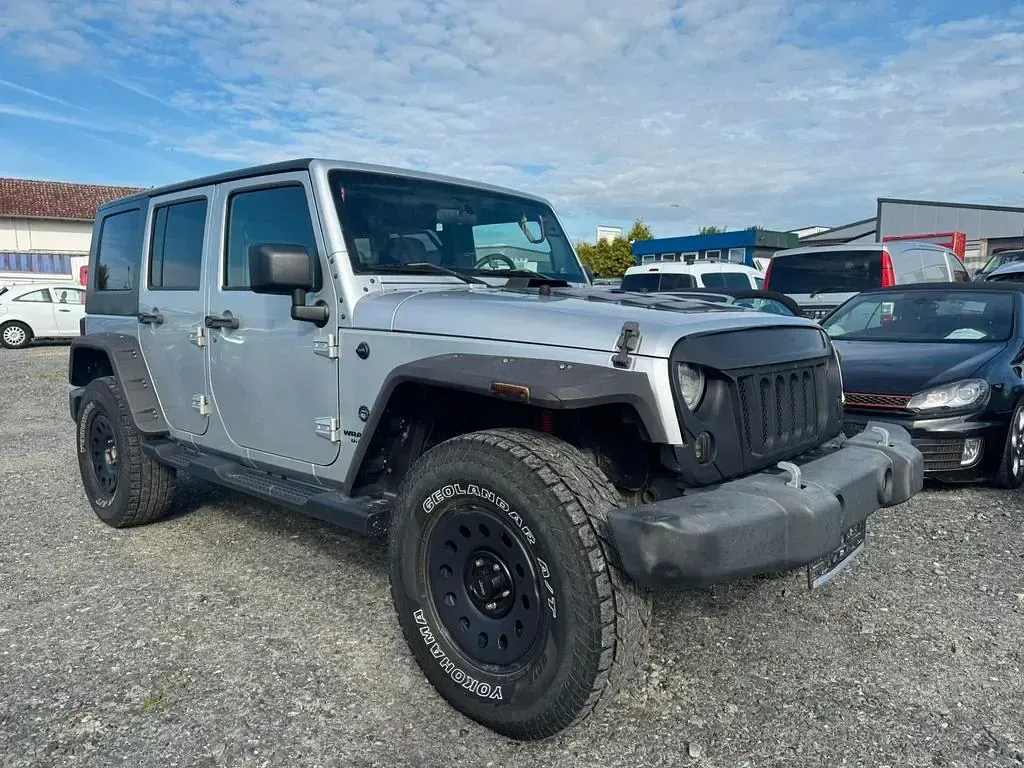 Gebraucht Jeep Wrangler Unlimited Sahara 177 PS (130 kW) 2010 Silber SUV