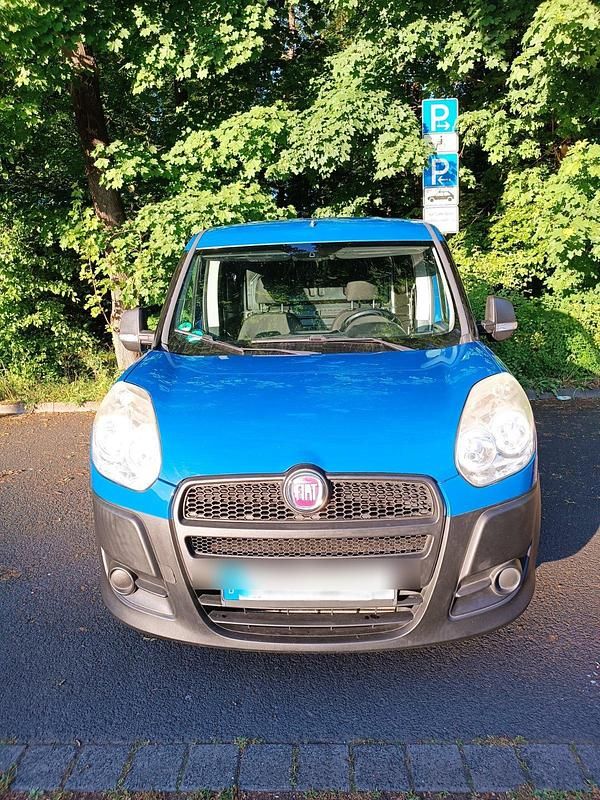 Gebraucht Fiat Doblò 90 PS (66 kW) 2012 Blau Van / Kleinbus