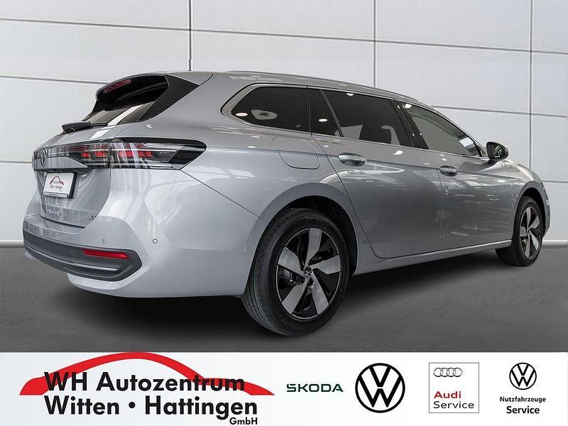 Neu VW Passat Pro 150 PS (110 kW) 2025 Oyster silver metallic Kombi