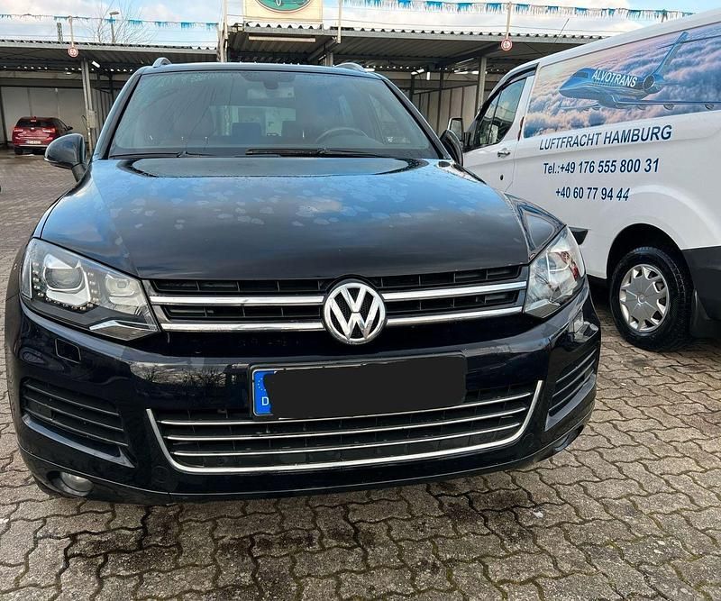 Schwarz Gebraucht 2013 VW Touareg Terrain Tech SUV | 17.650 € (Etwas zu teuer) - Bild 1/4
