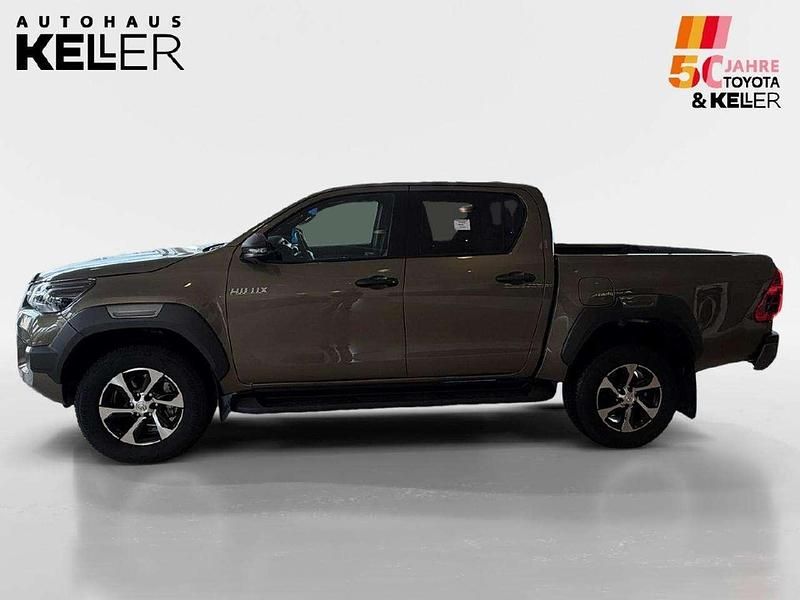 Neu Toyota HiLux 204 PS (150 kW) 2025 Manganbronze metallic Pickup