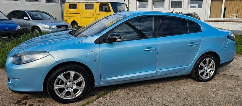 Blau Gebraucht 2012 Renault Fluence Limousine | 5.555 € - Bild 1/4