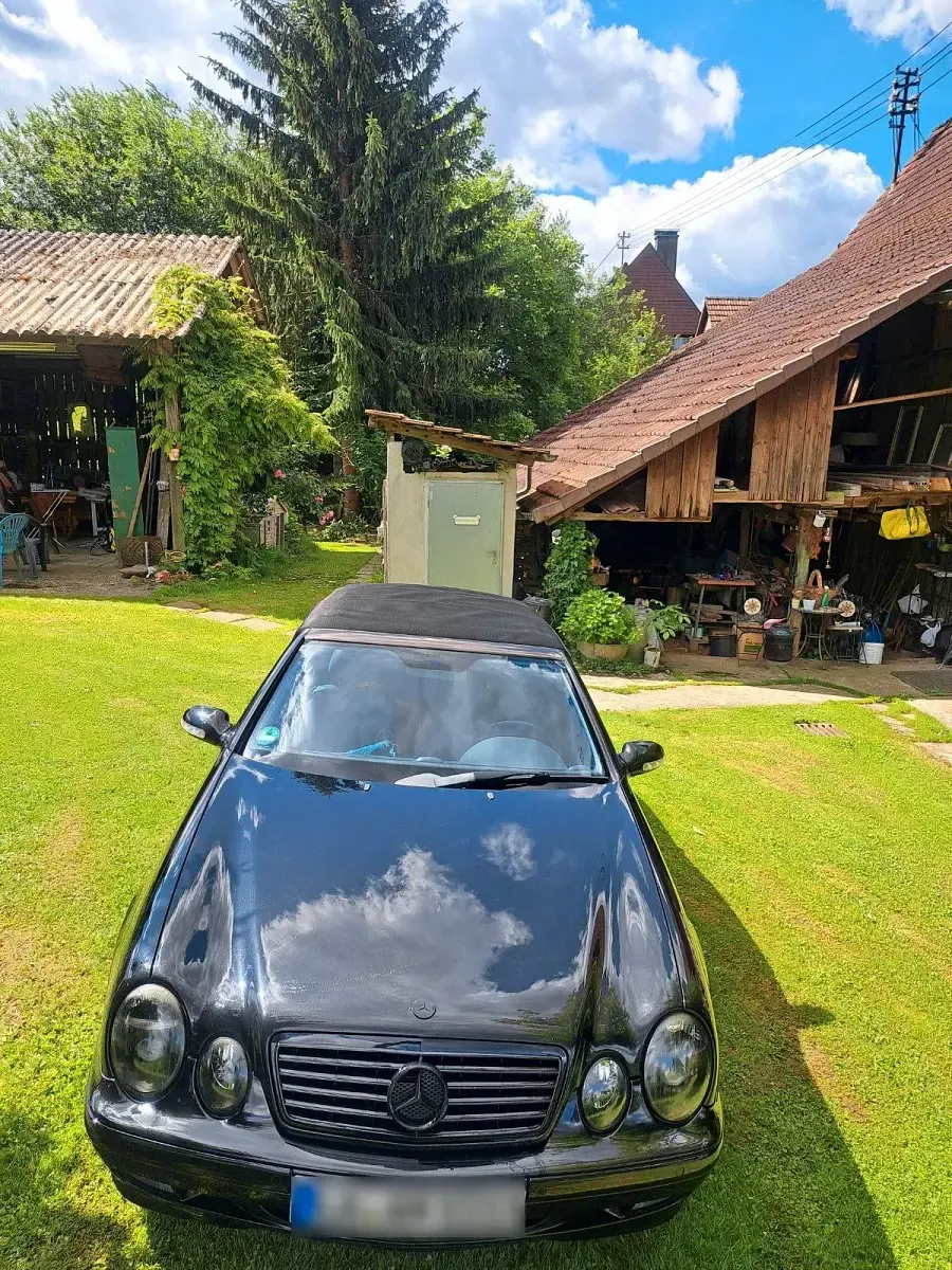 Gebraucht Mercedes CLK200 Avantgarde 163 PS (119 kW) 2001 Schwarz Cabrio