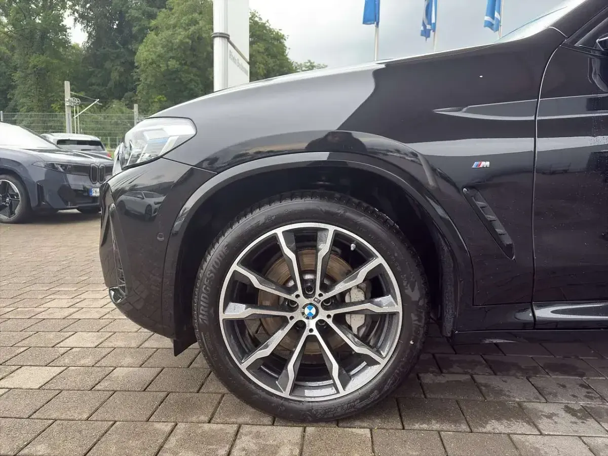 Gebraucht BMW X4 M Sport 245 PS (180 kW) 2025 Schwarz SUV