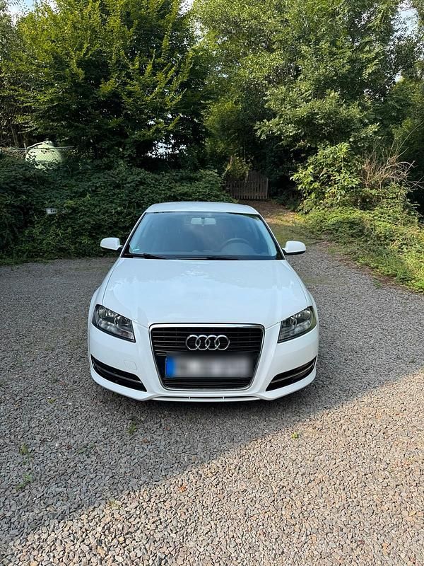 Weiß Gebraucht 2009 Audi A3 Design Limousine | 2.750 € (Superpreis) - Bild 1/4