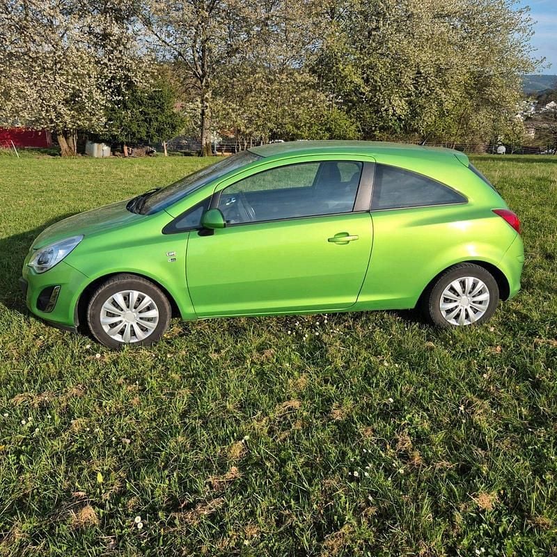 Gebraucht Opel Corsa 65 PS (47 kW) 2012 Grün Kleinwagen
