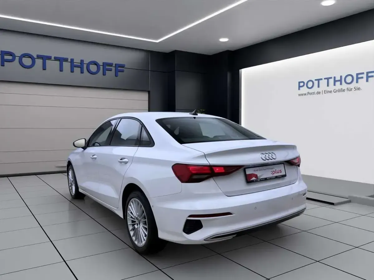 Używany Audi A3 Advanced 116 KM (85 kW) 2024 Biały Sedan/Limuzyna