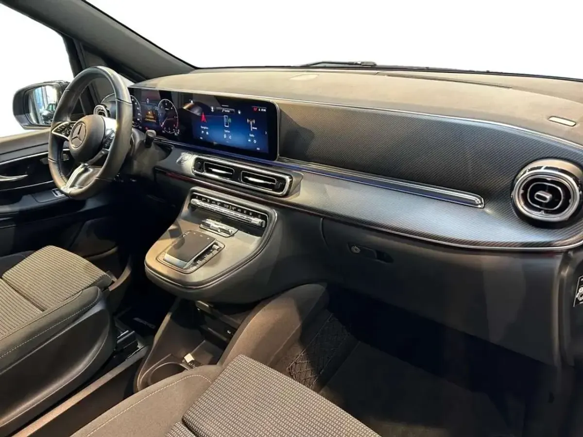 Gebraucht Mercedes V250 AMG 190 PS (139 kW) 2025 Grau Van / Kleinbus