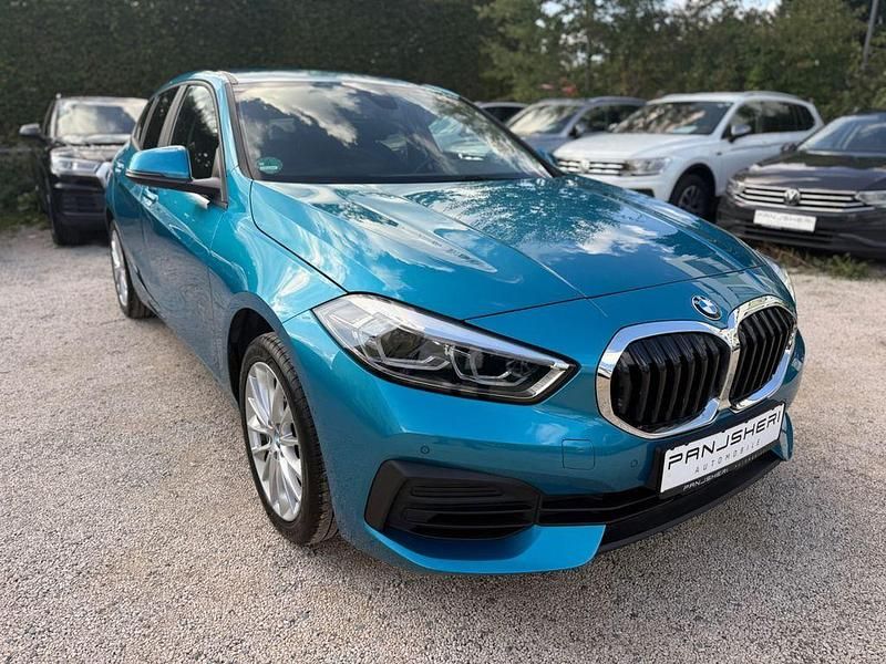 Blau Gebraucht 2023 BMW 118 Advantage Kleinwagen | 19.499 € (Guter Preis) - Bild 1/4