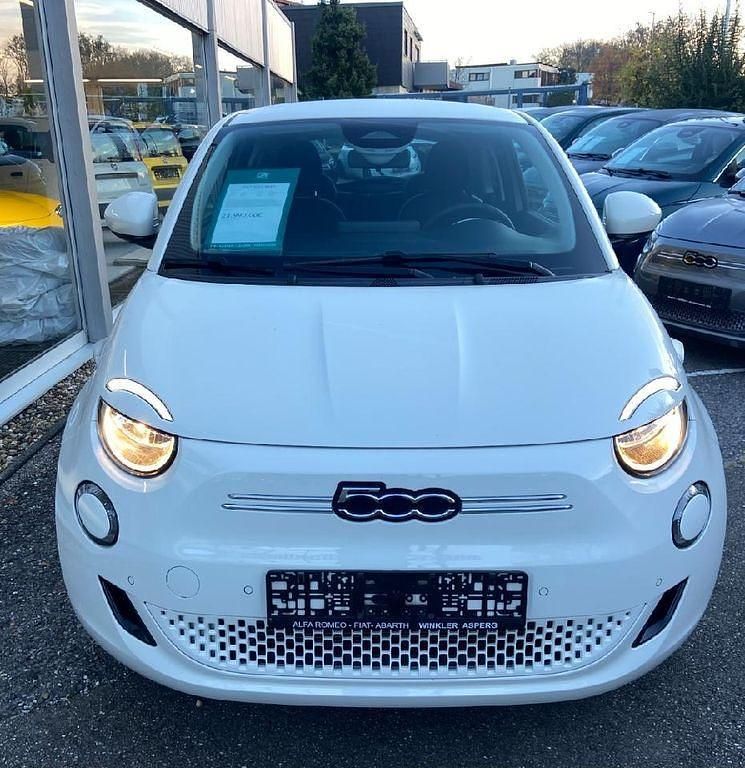 Gebraucht Fiat 500e Basis 86 kW (118 PS) 2023 Colore esterno (arktis weiß) Limousine