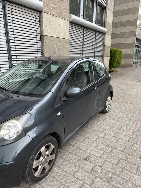 Gebraucht Toyota Aygo 68 PS (50 kW) 2006 Grau Kleinwagen