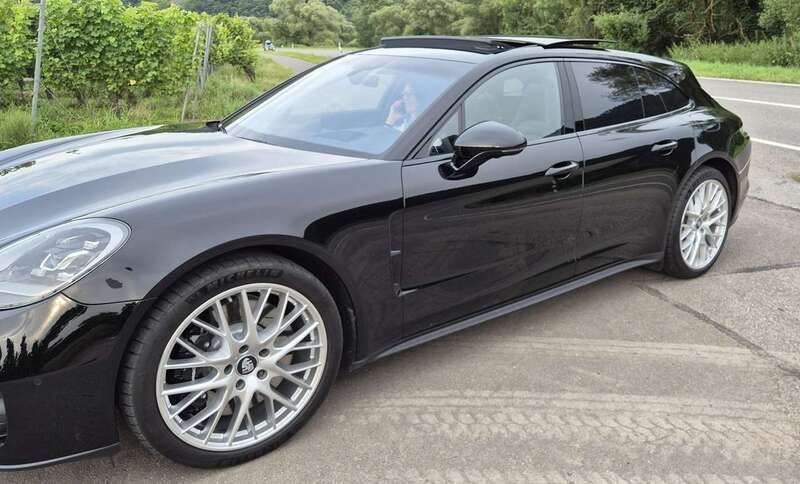 Schwarz Gebraucht 2023 Porsche Panamera Turbo S Sport Turismo Limousine | 109.971 € - Bild 1/4