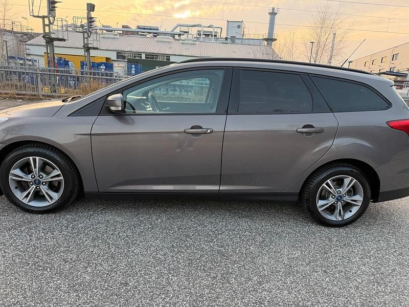 Gebraucht Ford Focus 101 PS (74 kW) 2014 Braun Kombi