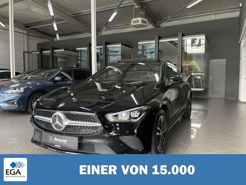 Schwarz Gebraucht 2023 Mercedes CLA200 Shooting Brake Kombi | 29.380 € (Fairer Preis) - Bild 1/4