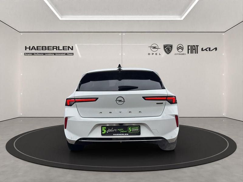 Używany Opel Astra Elegance 181 KM (133 kW) 2022 Biały Sedan/Limuzyna