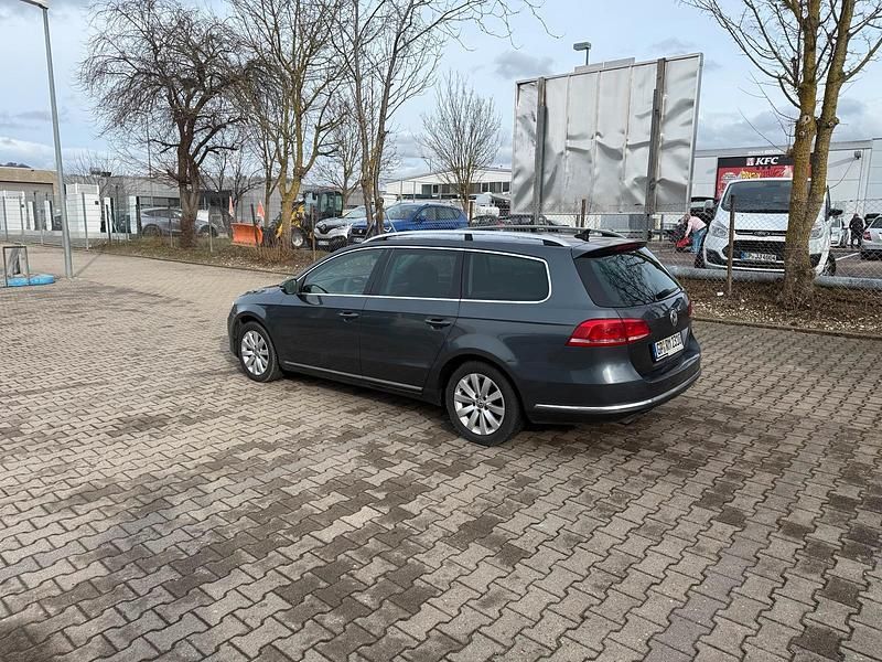 Gebraucht VW Passat 140 PS (102 kW) 2011 Grau Limousine