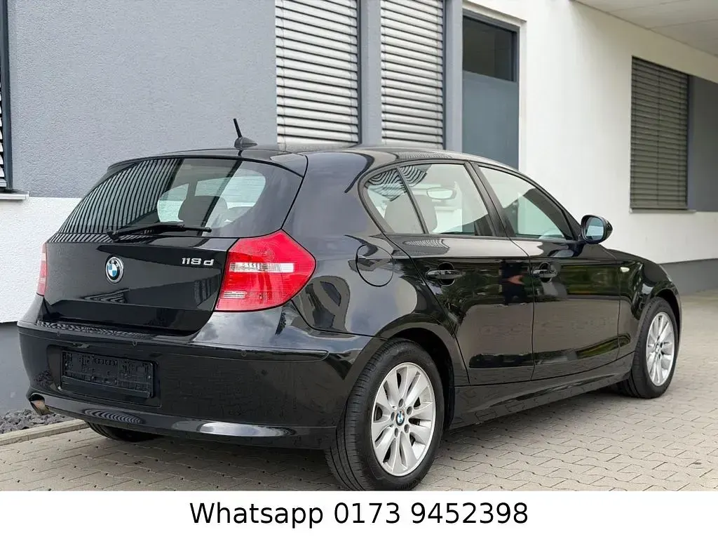 Używany BMW 118 Sport Line 143 KM (105 kW) 2011 Czarny Hatchback
