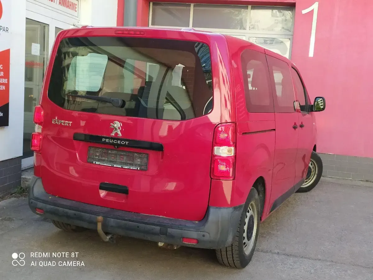 Gebraucht Peugeot Expert 144 PS (105 kW) 2021 Rot Van