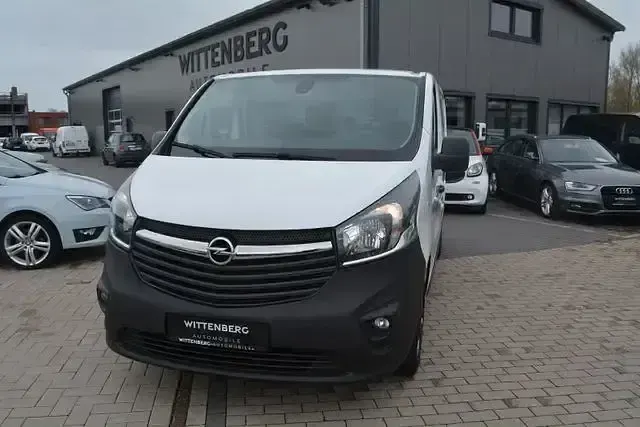 Gebraucht Opel Vivaro 121 PS (88 kW) 2018 Weiß Van / Kleinbus