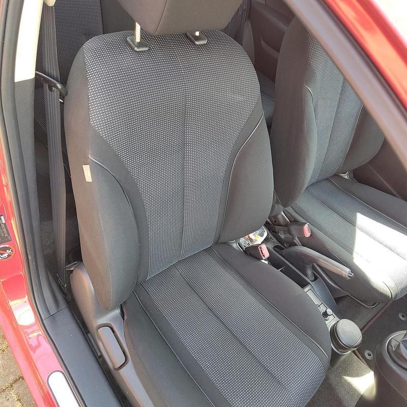 Second-hand Mazda 2 76 CP (55 kW) 2009 Roșu Hatchback