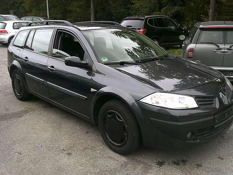Grau eclipse Gebraucht 2004 Renault Mégane GrandTour Kombi | 2.190 € (Fairer Preis) - Bild 1/4
