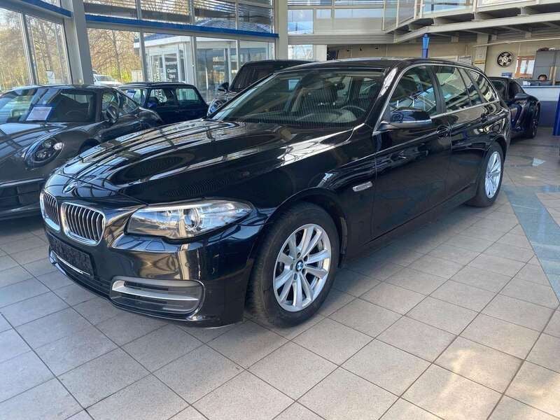 Black sapphire metallic Gebraucht 2013 BMW 520 Sport Line Kombi | 15.950 € (Fairer Preis) - Bild 1/4