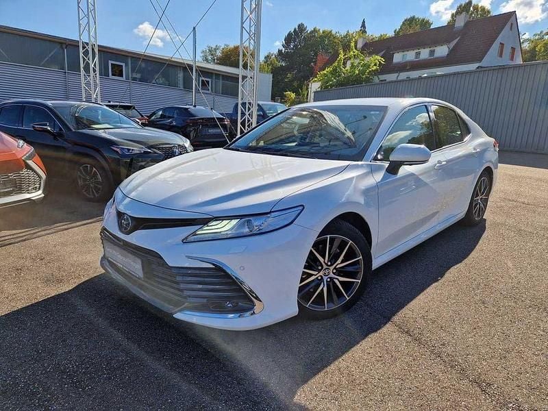 Weiß Gebraucht 2022 Toyota Camry Luxury Limousine | 38.990 € (Teuer) - Bild 1/4
