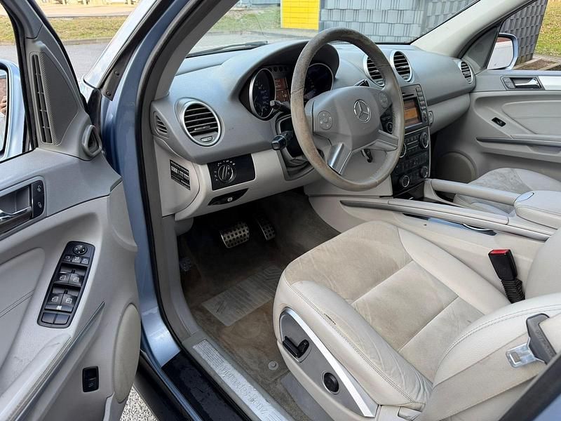 Gebraucht Mercedes ML350 231 PS (169 kW) 2010 Blau SUV