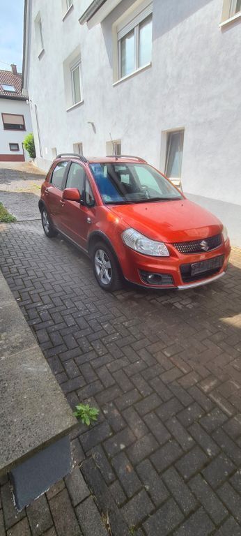 Orange Gebraucht 2010 Suzuki SX4 Comfort Limousine | 2.600 € (Guter Preis) - Bild 1/4