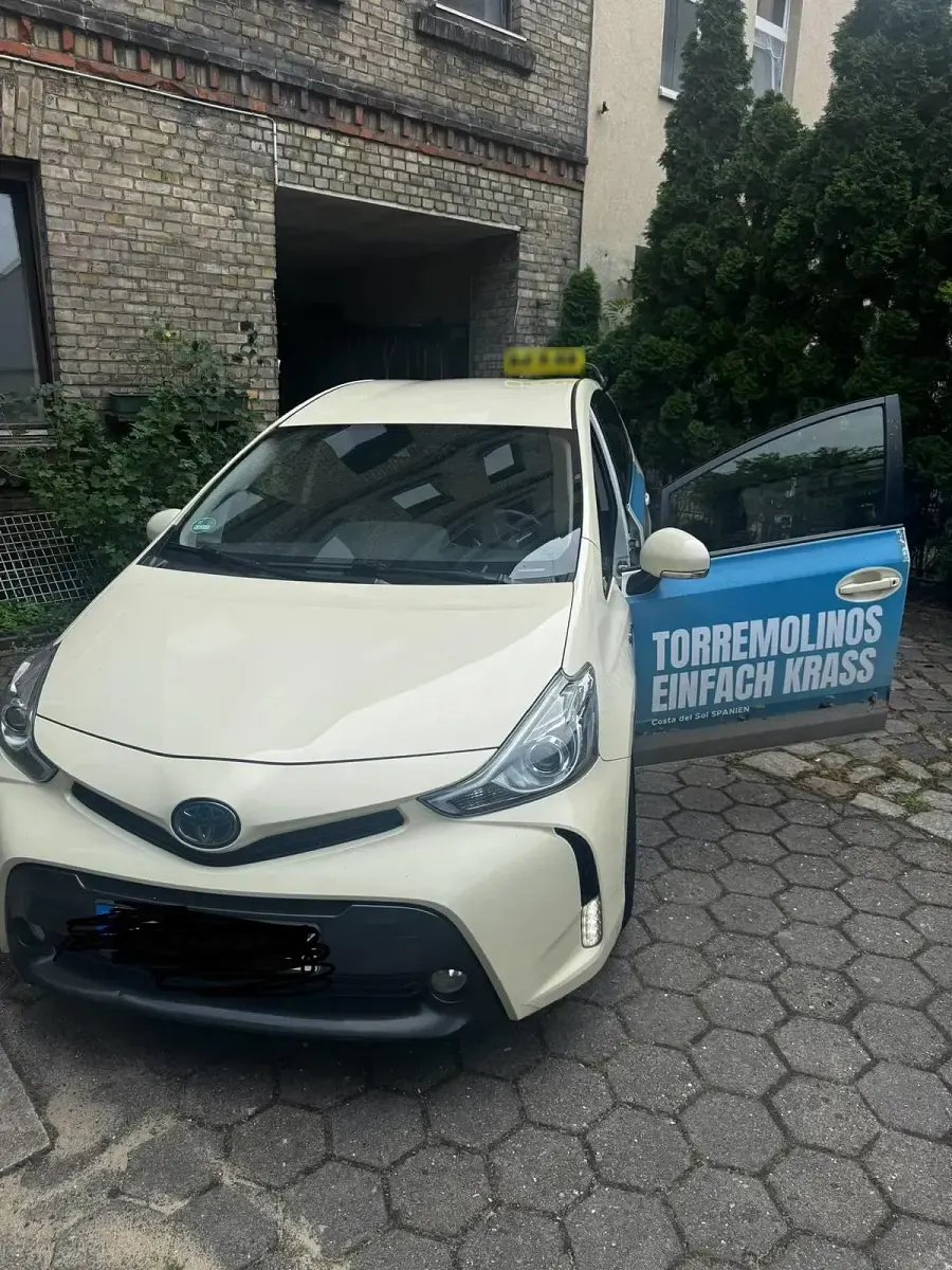 Gebraucht Toyota Prius+ 136 PS (100 kW) 2021 Gelb Van / Kleinbus